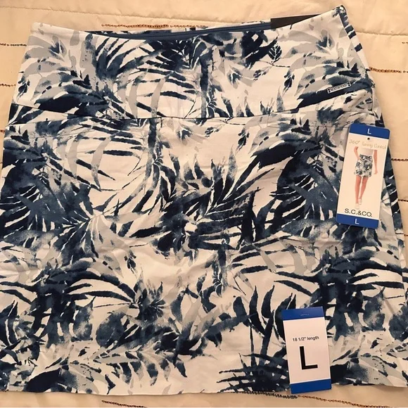 NWT Blue and White Leaf Print Active Skort - Picture 2 of 3